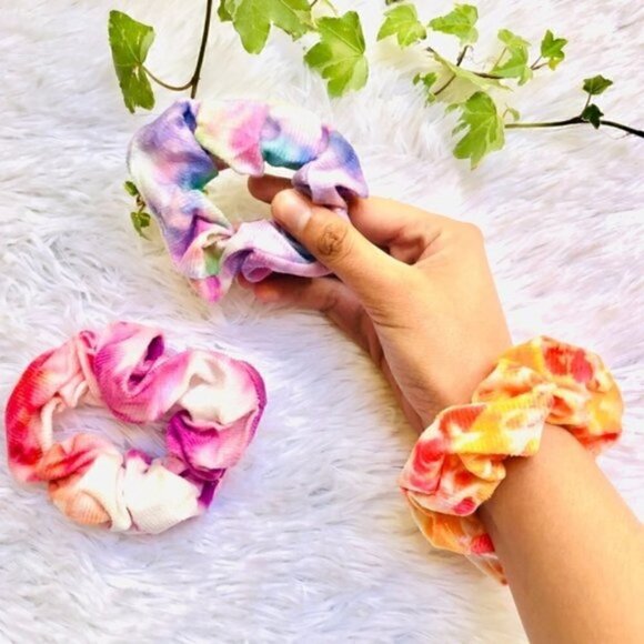 Hair Scrunchies 3 Pack NWT Tie Dye Gift Retro 70s 60s Boho Stocking Stuffer Xmas - Picture 1 of 8